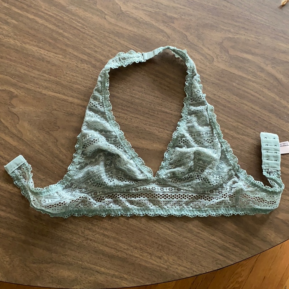 Bundle 5/$15 🛍 Victoria’s Secret sage green halter bralette smal